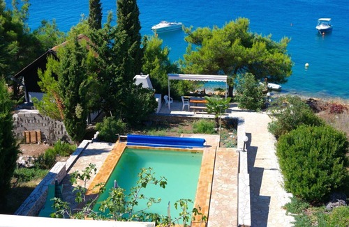 Zdrelac Apartment | Apartment in Zdrelac-Most, with 2 bedrooms and 2 bath/WC, seaview. Pool and beach by the sea,