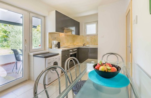 Jurandvor Apartment | Apartment Jadranka with garden and barbeque
