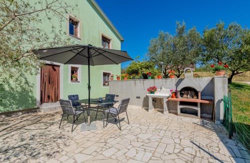 Zminj Apartment | Apartment Jadranka with Private Pool & Valley View in Green Istria