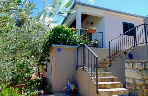 Donje Selo Apartment | Apartment Jagoda - next to the sea: SA1(2) - Cove Donja Krusica (Donje selo), Island Solta,