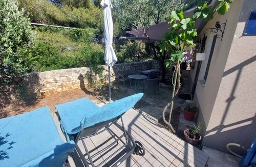 Donje Selo Apartment | Apartment Jagoda - next to the sea: SA1(2) - Cove Donja Krusica (Donje selo), Island Solta,