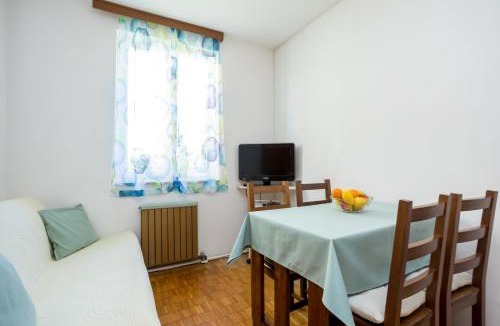 Njivice Apartment | Apartment Jakovac by El-Pi Tours