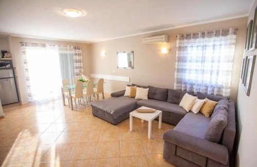 Cove Makarac (Milna) Apartment | Apartment Jerry with private pool