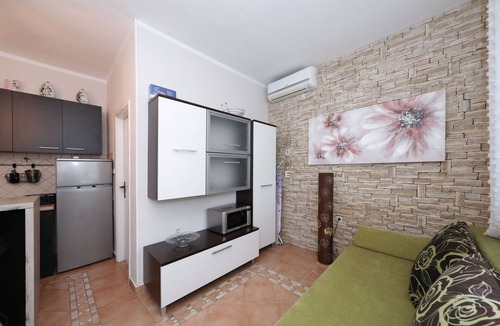 Maslenica Apartment | Apartment Laura 1 by the Sea