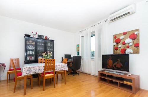 Split Apartment | Apartment Leo
