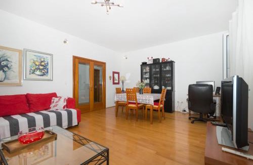 Split Apartment | Apartment Leo