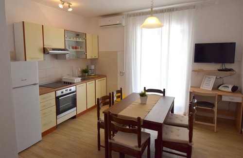 Porat Apartment | Apartment Lorela on the first floor