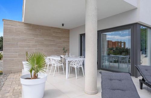 Tribunj Apartment | Apartment Maslina mit privatem Salzwasserpool