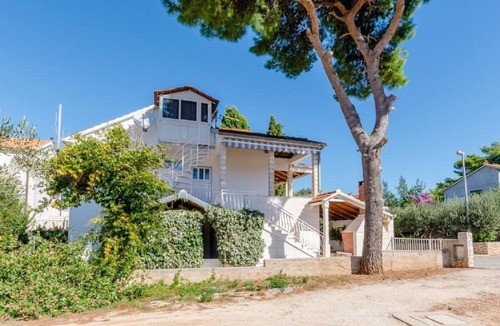 Mirce Apartment | Apartment Matko - 3 Bedrooms Apartment: - Mirca, Island Brac, Croatia