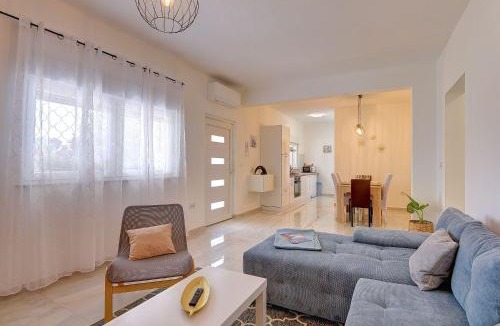 Valtura Apartment | Apartment mit großem Garten, Spielbereich
