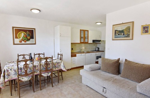 Basanija Apartment | Apartment mit zwei Schlafzimmern in Strandnähe by Interhome