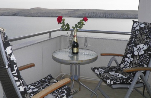 Dinjiska Apartment | Apartment Perla 2-island Pag seafront