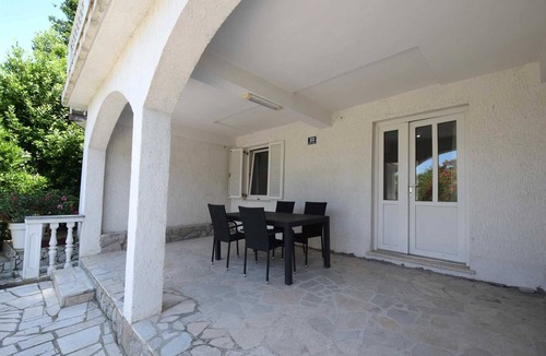 Omisalj Apartment | Apartment Pesja near the sea