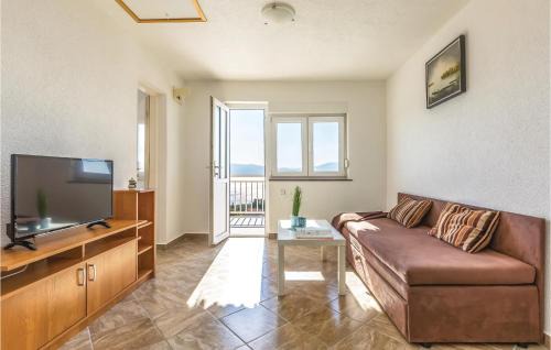 Podaca Apartment | Apartment Podaca With Outdoor Swimming Pool 305