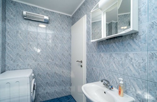 Gruz House | Apartment & Rooms Alan-Double Room with Shared Bathroom 2