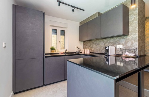 Njivice Apartment | Apartment SIORA with private heated pool