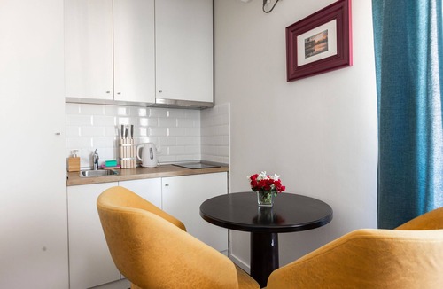 Stari Grad Apartment | Apartment Sovre. Cozy apartment at Skadarlija bohemian quarter.