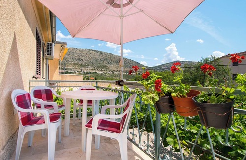 Bilice Apartment | Apartment Stay Near Krka