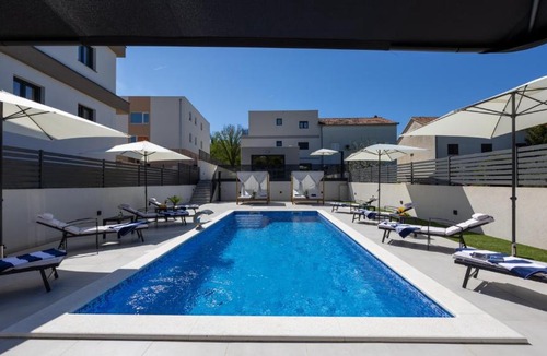 Kamen Apartment | Apartment with pool Jeniffer by Villas Guide