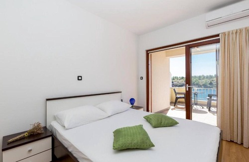Krusevo Apartment | Apartment with pool, sea view in Obrovac