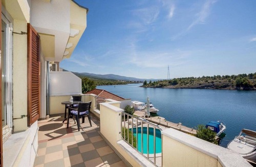 Krusevo Apartment | Apartment with pool, sea view in Obrovac