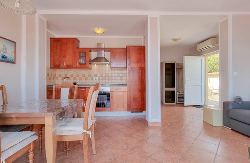 Crveni Vrh Apartment | Apartment with sea view for 4 persons