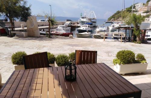 Mimice Apartment | Apartment Žara 2 with Boat Place