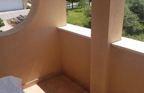 Lopar Apartment | Apartments Danijela & Vlado - One Bedroom Apartment with Balcony and Garden View
