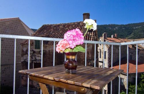 Komiza Apartment | Apartments Donika