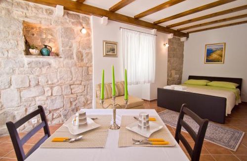 Komiza Apartment | Apartments Donika