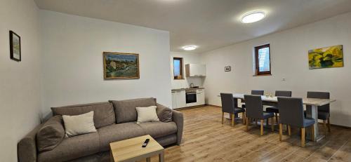 Dvor Apartment | Apartments Dvor by the Krka River