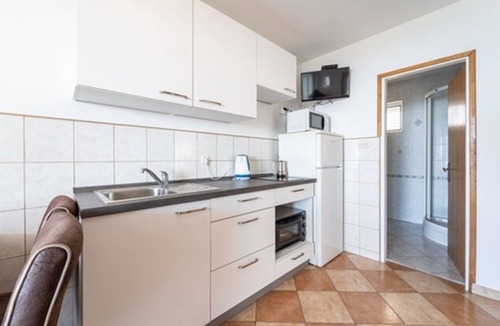 Rtina Apartment | Apartments Edi (105881-A2) - Razanac