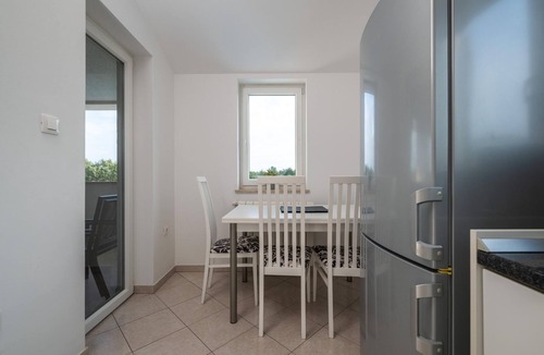 Nova Vas Apartment | Apartments Heidi with shared Pool (Ap 1)