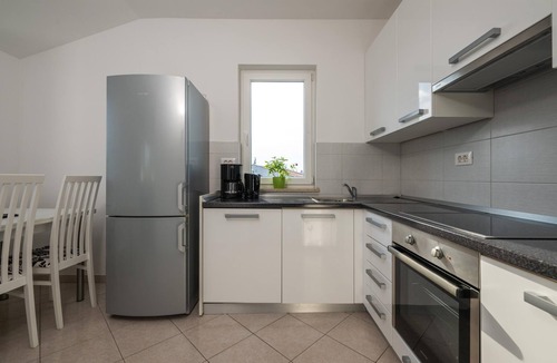 Nova Vas Apartment | Apartments Heidi with shared Pool (Ap 1)