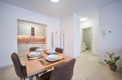 Gregovica Apartment | Apartments Lola & Bela - Free Parking & Balcony