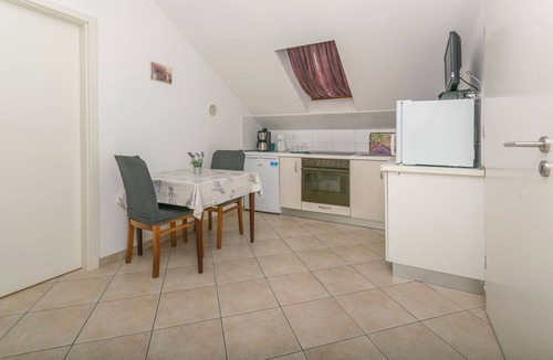 Zavalatica Apartment | Apartments Malo Misto (97731-A2) - Zavalatica