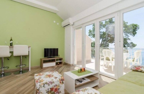 Mlini Apartment | Apartments Marmo - Deluxe One Bedroom Apartment with Balcony and Sea View (Apartman 4)