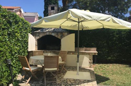 Njivice Apartment | Apartments Mladen