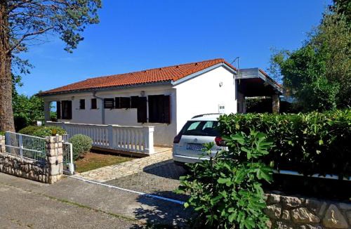 Njivice Apartment | Apartments Mladen