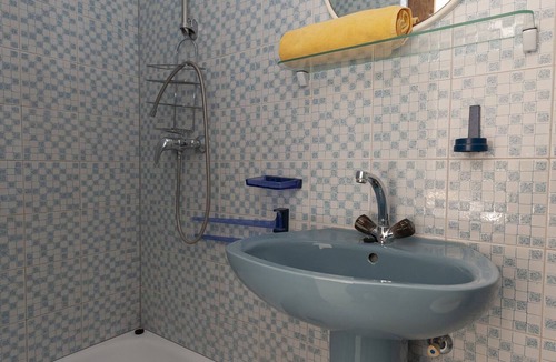Dugi Rat Apartment | Apartments Near Beach (90351-A1) - Dugi Rat