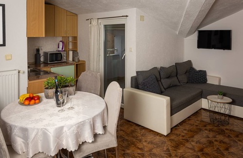 Tribalj Apartment | Apartments Nevistic Lake View
