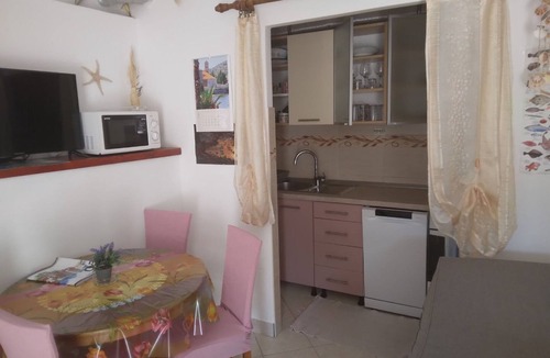 Cove Rogacic Apartment | Apartments Roki (103621-A2) - Vis - island Vis
