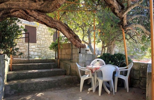 Cove Rogacic Apartment | Apartments Roki (103621-A2) - Vis - island Vis