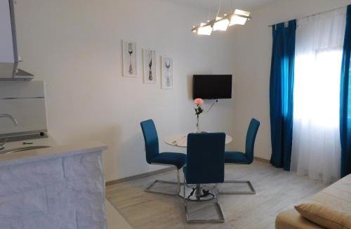Cove Rogacic Apartment | Apartments & Rooms Vitt