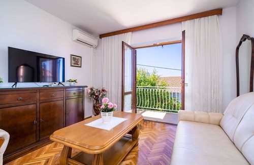 Gornji Kono Apartment | Apartments Stella - Three-Bedroom Apartment with Balcony and Terrace