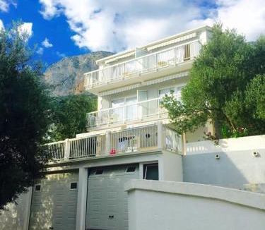 Brist Apartment | Apartments Tina