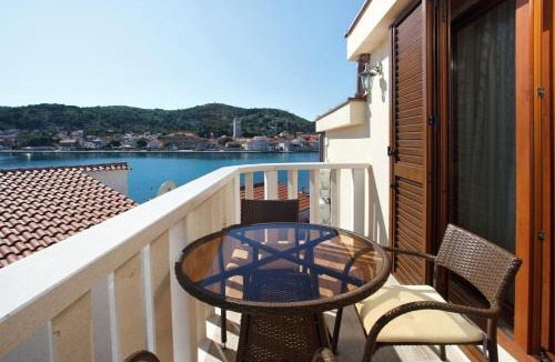Tijesno Apartment | Apartments Tisno - Villa Mare