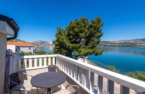 Mastrinka Apartment | Apartments Tokić (30131-A8) - Arbanija (Ciovo)