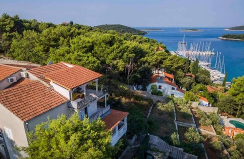 Maslinica Apartment | Apartments Vesna (98341-A4) - Maslinica