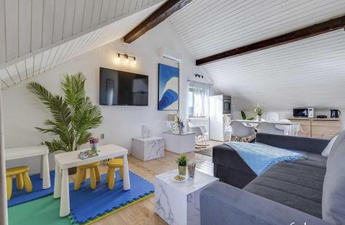 Dreznik Grad Apartment | Apartments Villa Mavi-Two Bedroom Apartment with Mountain View A3